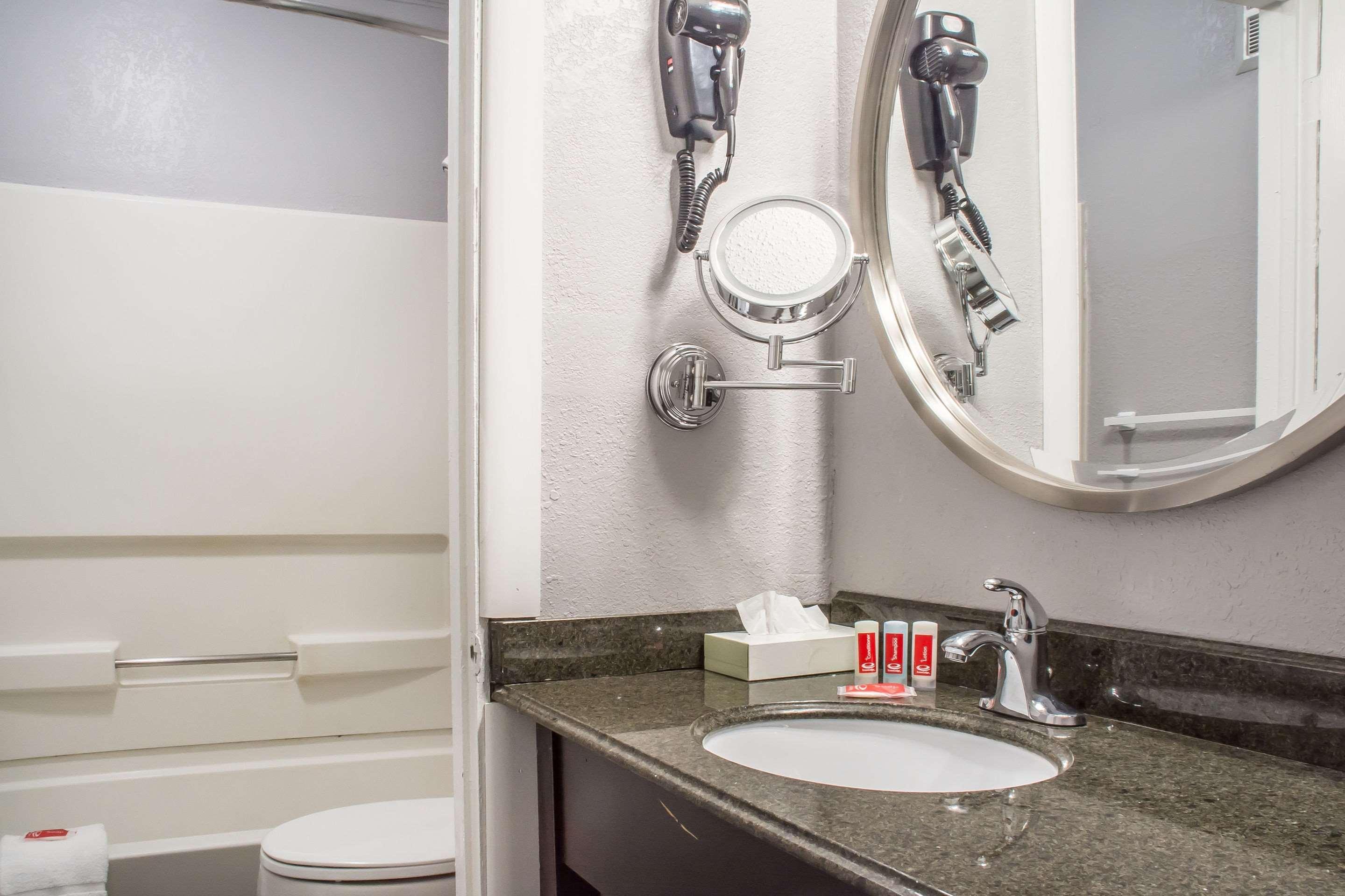 Econo Lodge Brockport Zewnętrze zdjęcie